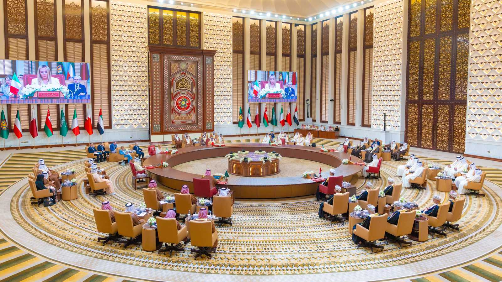 اختتام القمة الخليجية الـ46 في البحرين بالتأكيد على "تحصين أمن المنطقة"