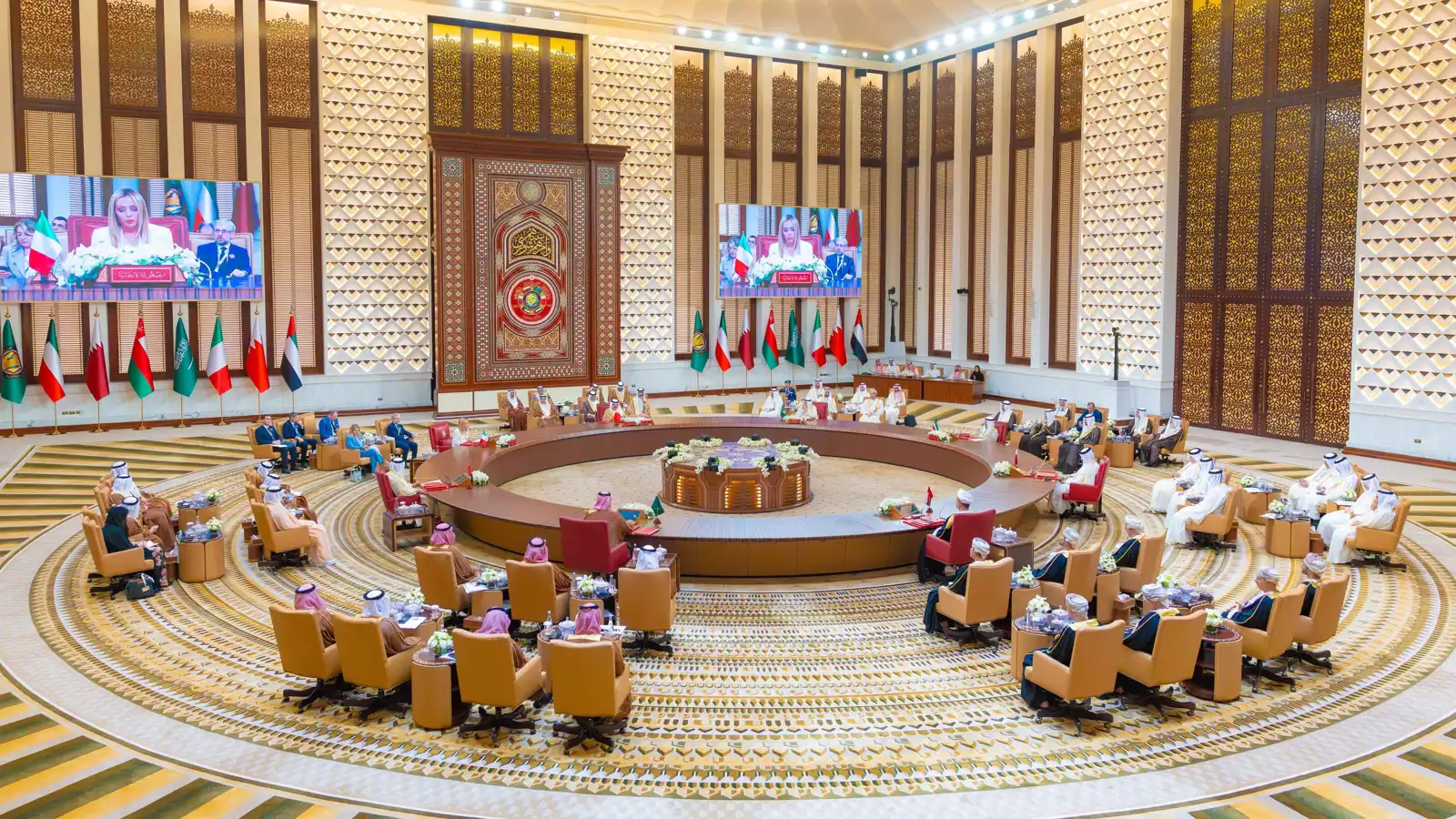 اختتام القمة الخليجية الـ46 في البحرين بالتأكيد على "تحصين أمن المنطقة"