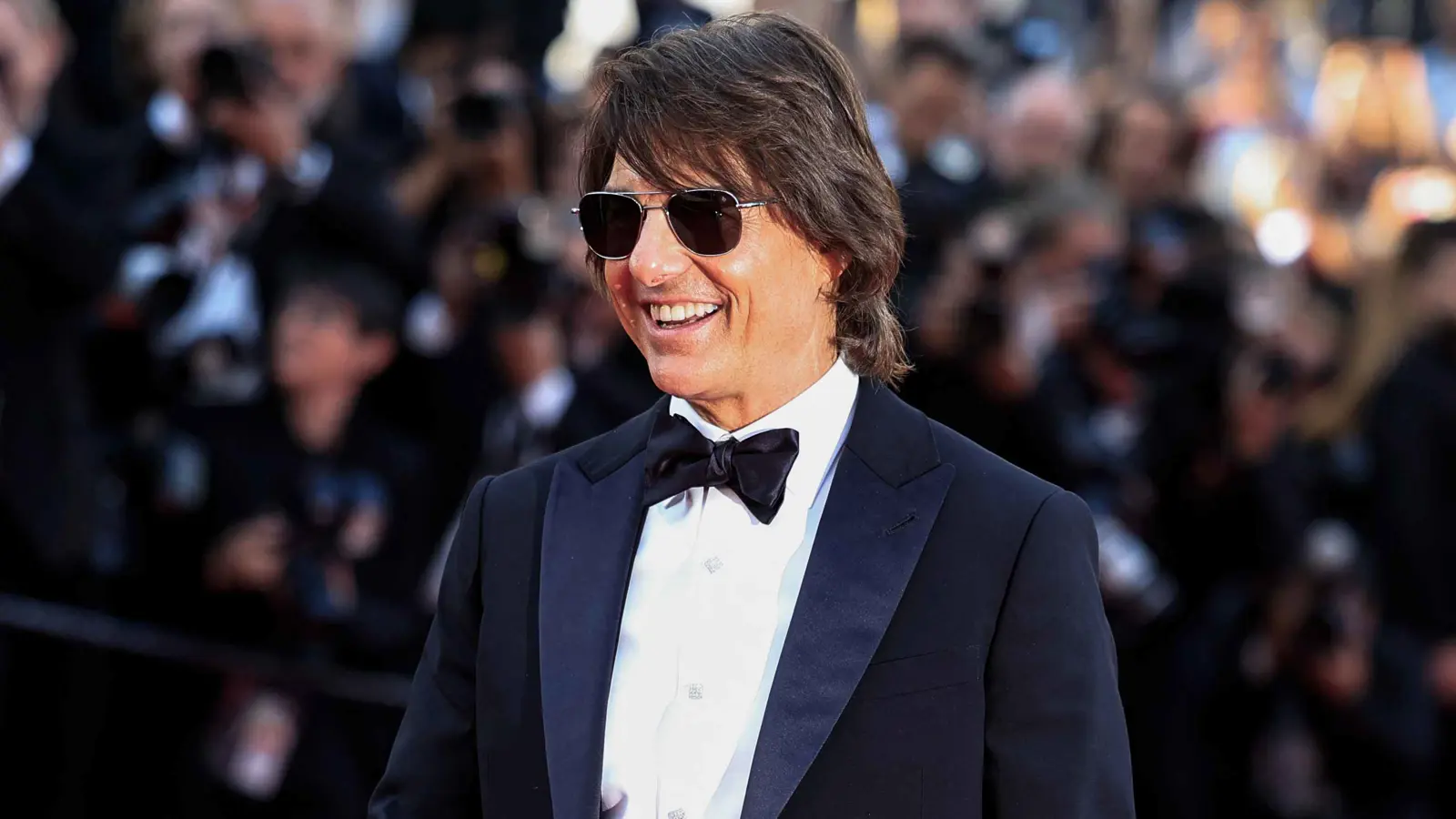 صورة لتوم كروز تثير الجدل بسبب فارق الطول مع مذيع أسترالي