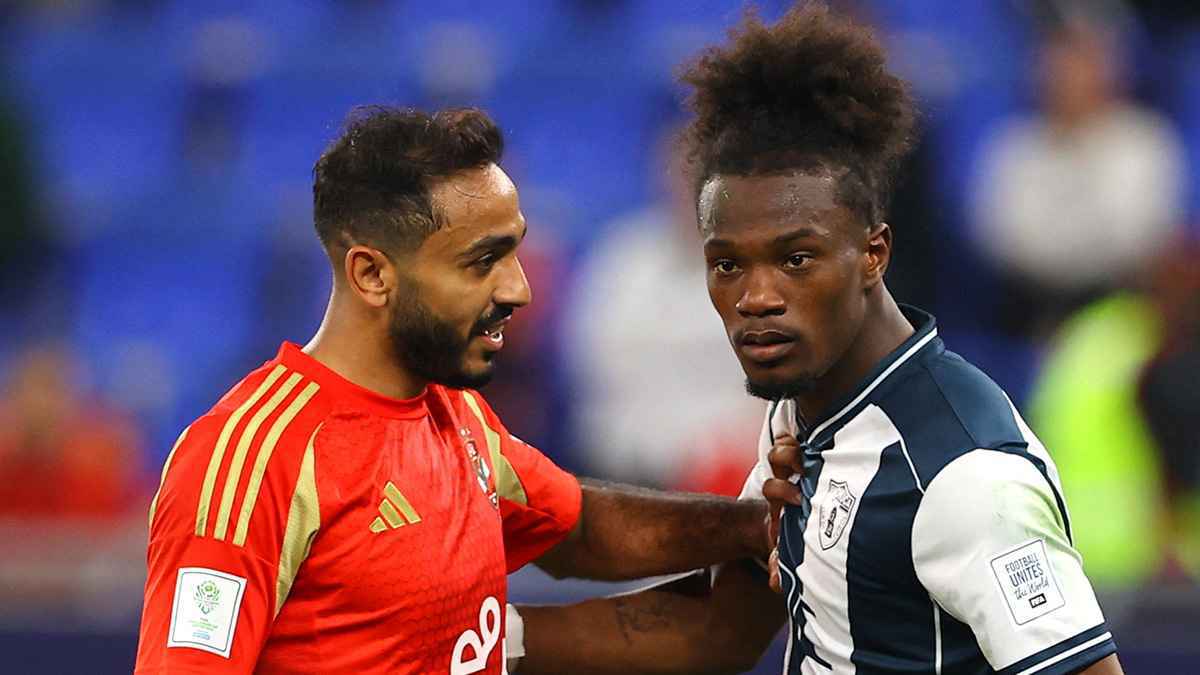 رغم محاولات تبرئته.. الأهلي المصري يعاقب كهربا