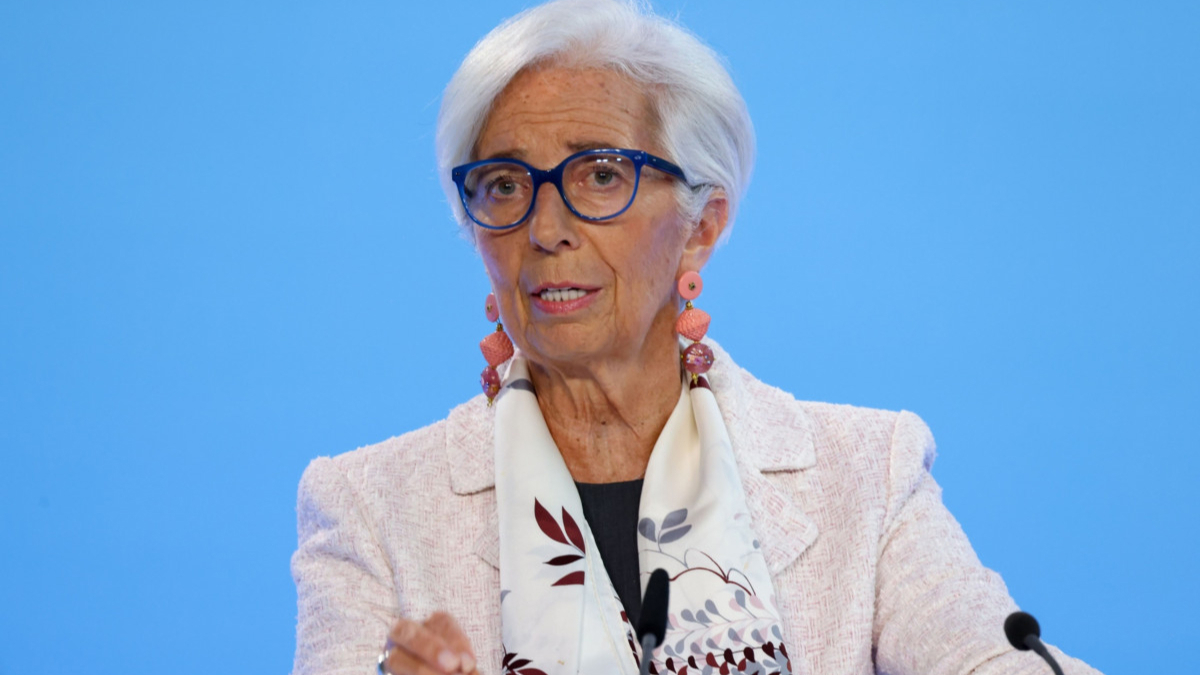 لاغارد: البنك المركزي الأوروبي قد يرفع الفائدة أو يعلق زيادتها