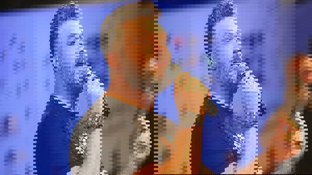 فارس كرم للفنانة لطيفة: يشرفني وضع اسمي بجوار اسمك