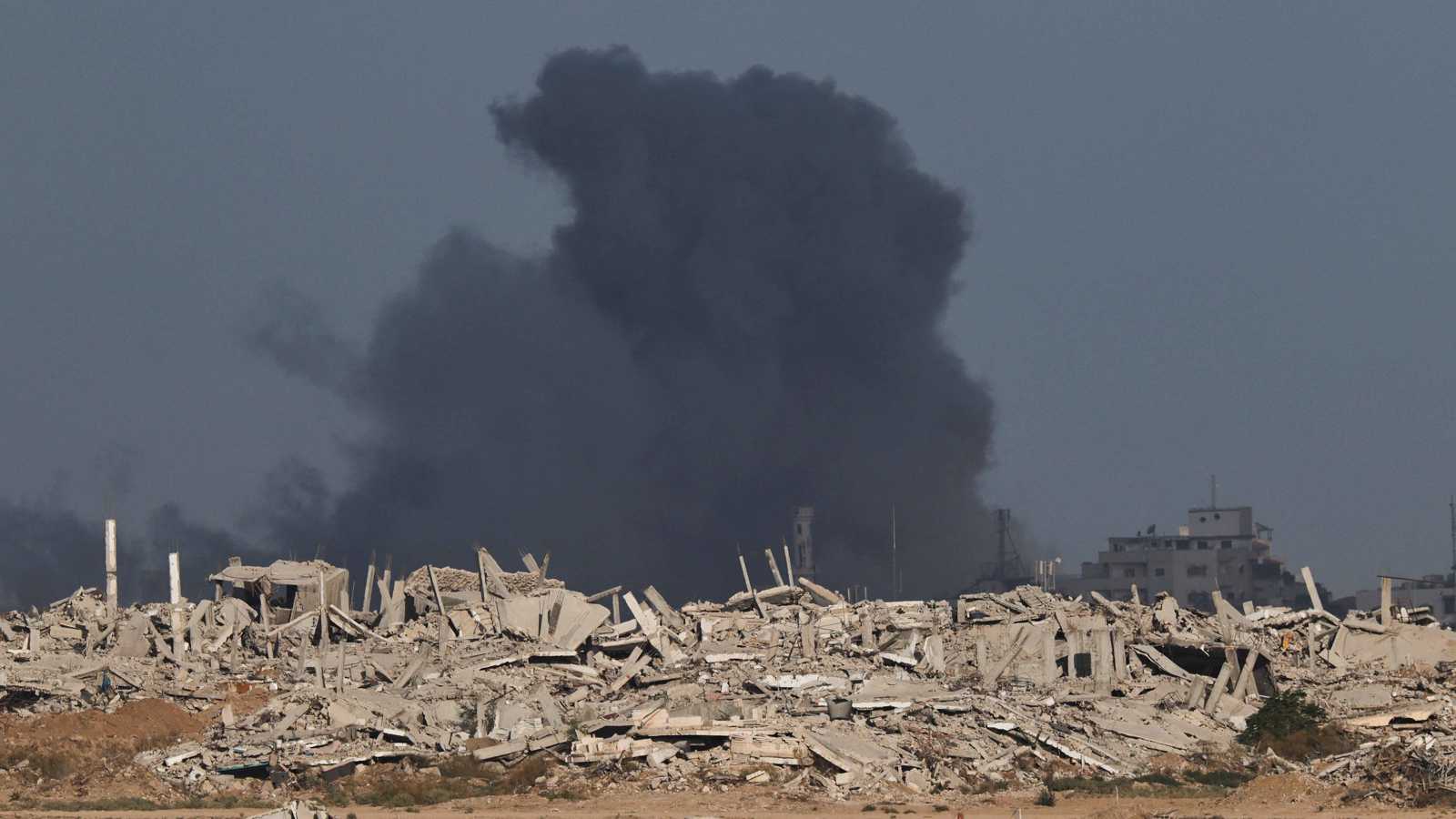 عشرات القتلى والجرحى بقصف إسرائيلي متواصل على غزة (فيديو)