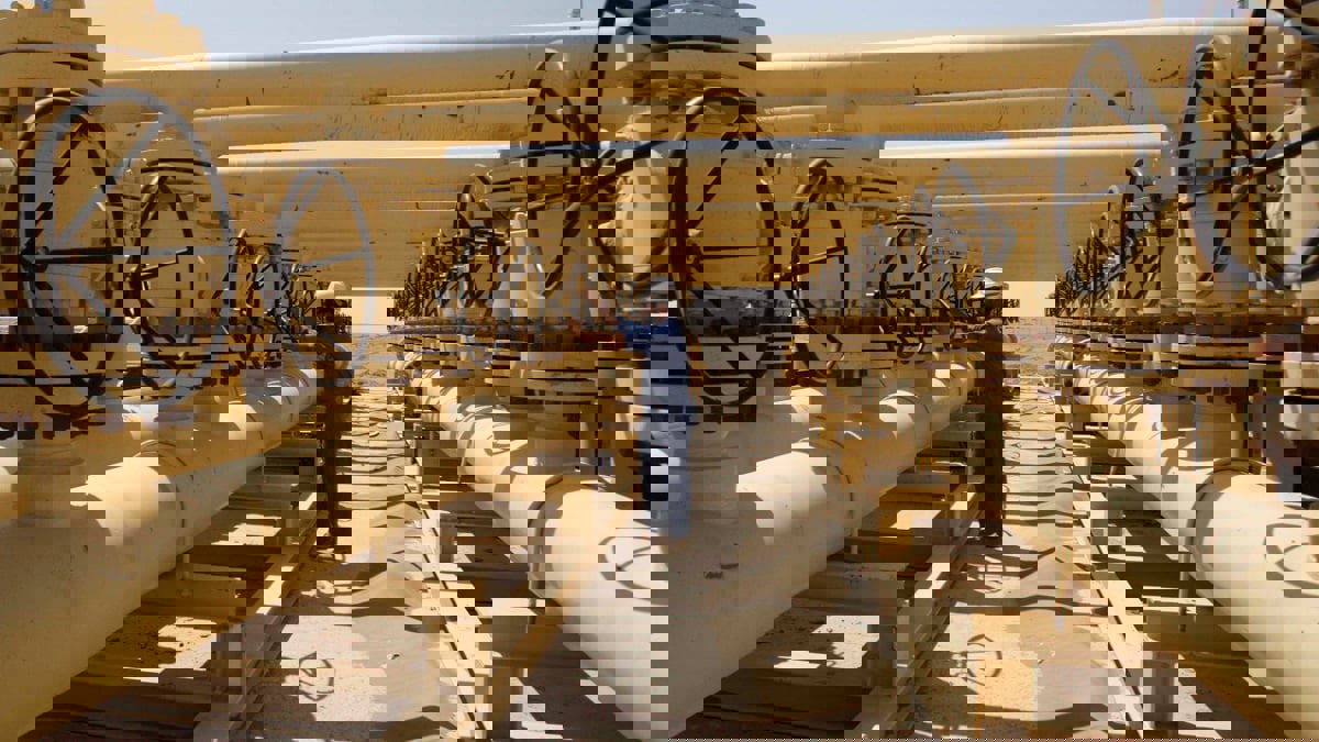 النفط يهبط بفعل انحسار مخاوف تعطل خطوط أنابيب