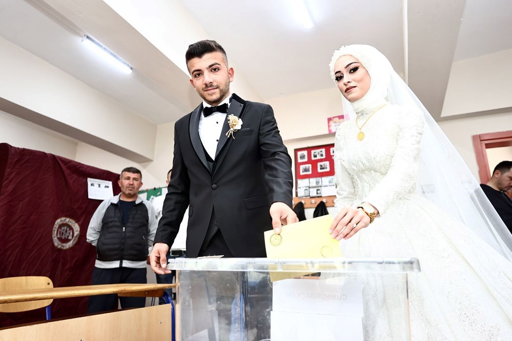 عروسان وقطة وخروف.. لقطات طريفة من الانتخابات التركية