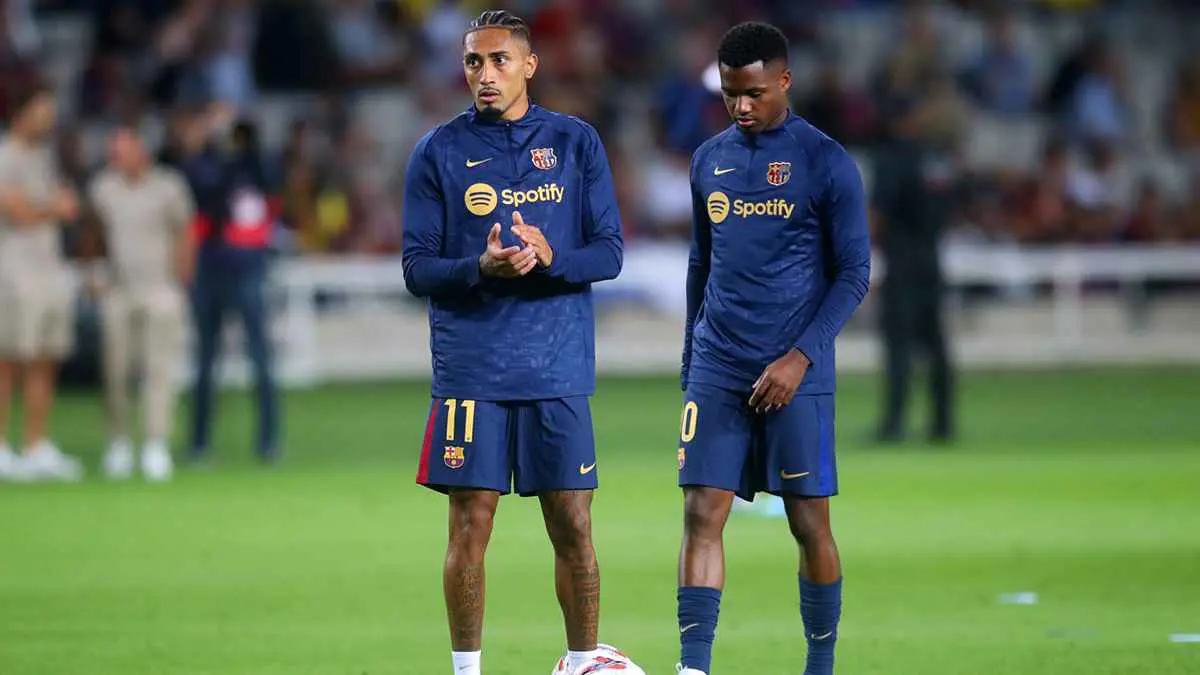 صدمة والشرطة تتدخل.. تصرفات غير لائقة في شقة نجم برشلونة