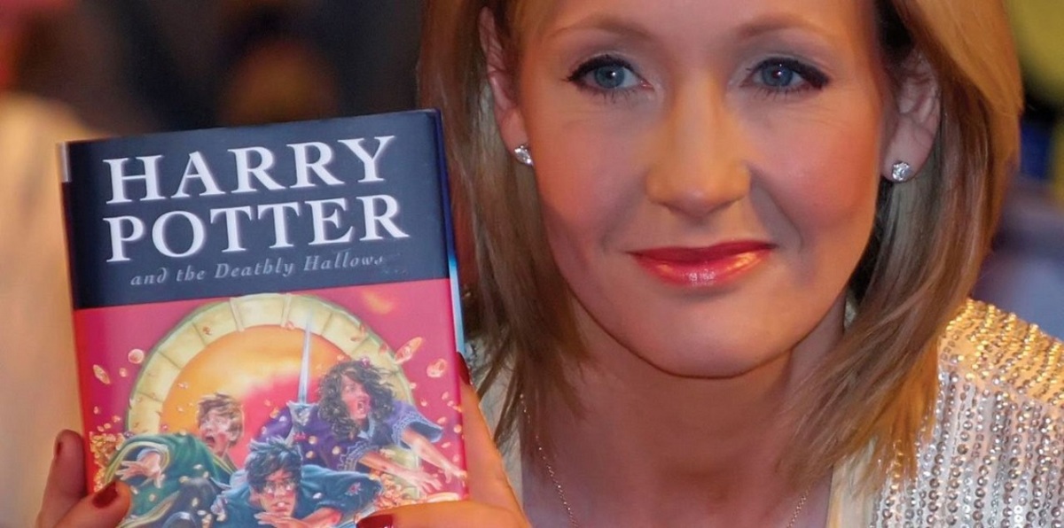 مؤلفة "هاري بوتر" تتفوق على "رونالدو" في الملايين