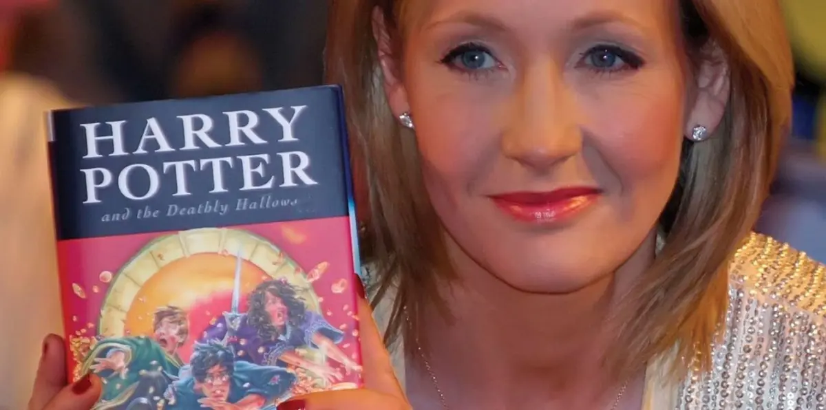 مؤلفة "هاري بوتر" تتفوق على "رونالدو" في الملايين