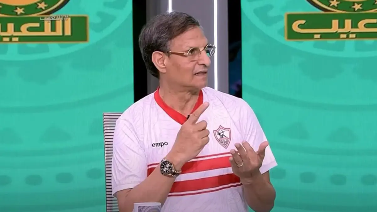 "خيرها عليّ".. مصطفى يونس نجم الأهلي الأسبق يظهر على الهواء مرتديا قميص نادي الزمالك (فيديو)