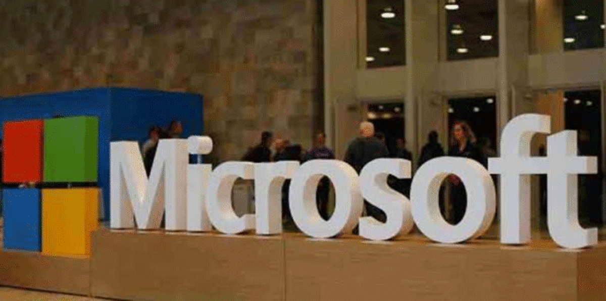 مايكروسوفت تكافئ أحد موظفيها لاكتشافه خللاً تقنيًا