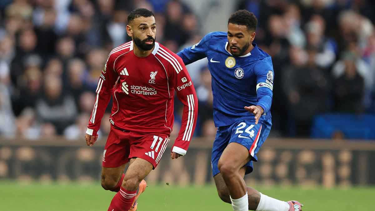 وجوده يضر الفريق.. نجم ليفربول السابق يصدم محمد صلاح