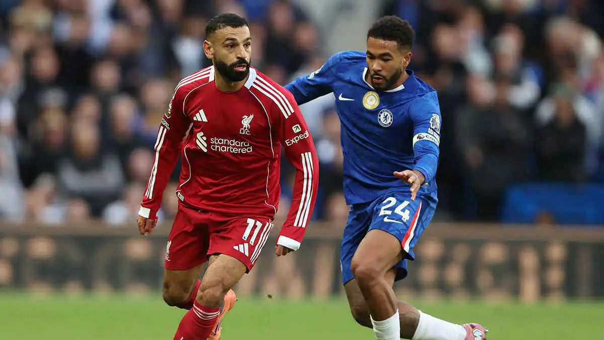 وجوده يضر الفريق.. نجم ليفربول السابق يصدم محمد صلاح