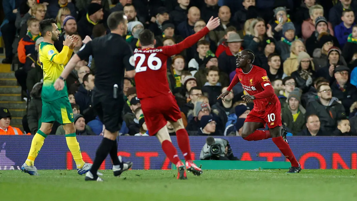 ليفربول ينتزع فوزا ثمينا من نوريتش سيتي ويحلق في صدارة ترتيب الدوري الإنجليزي (فيديو)