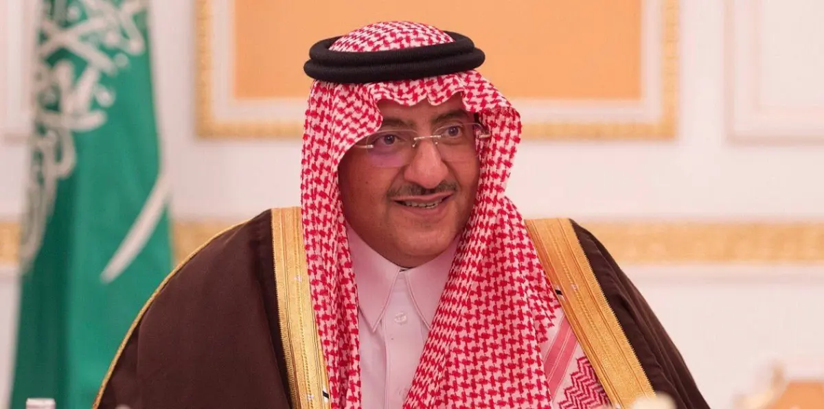 الأمير محمد بن نايف يظهر في صورة جديدة بشرفة قصره