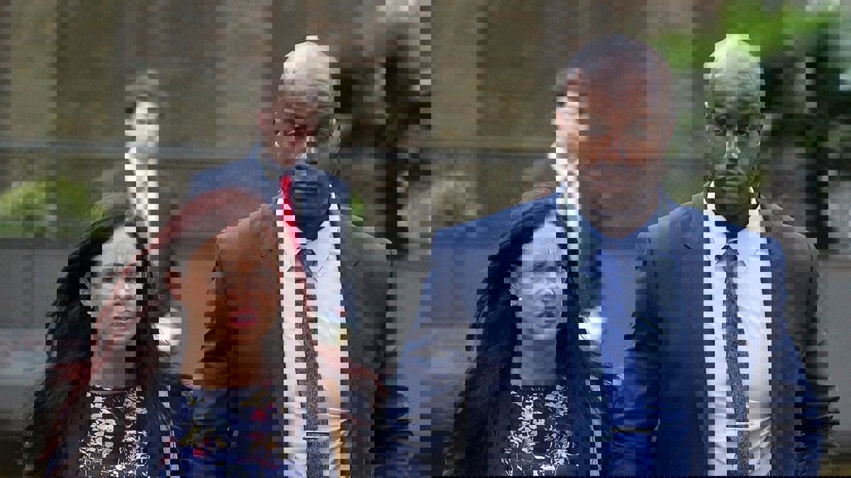 "ديلي ميل": حارس الأمير هاري أدين سابقا بمحاولة قتل زوجته