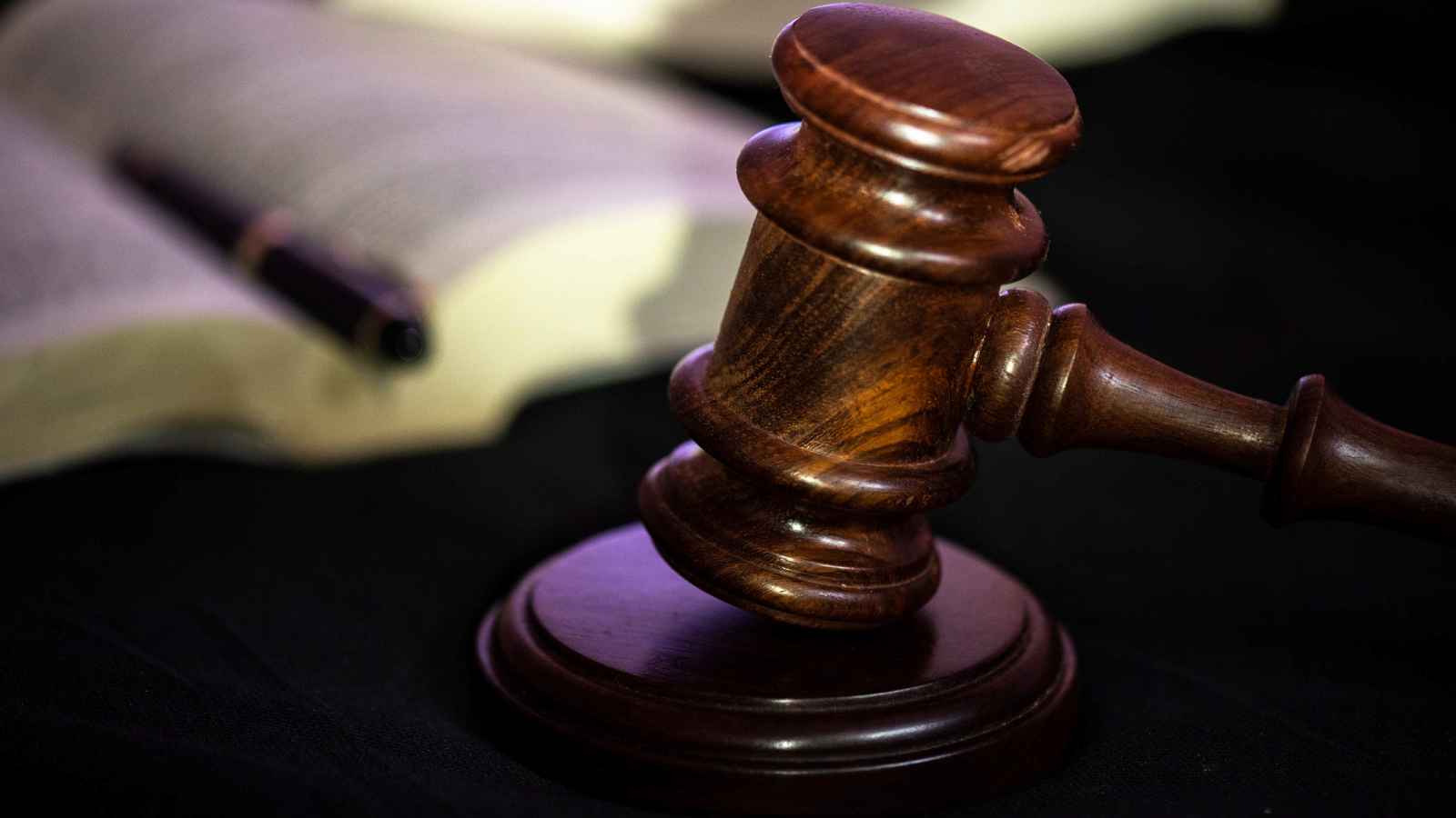 الأردن.. محكمة تنظر بقضية شاب حاول الانتحار 141 مرة