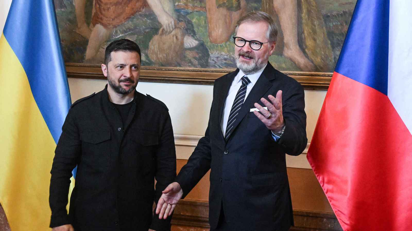 يشمل طائرات "إف-16".. التشيك تتعهد لزيلينسكي بتدريب طيارين أوكرانيين