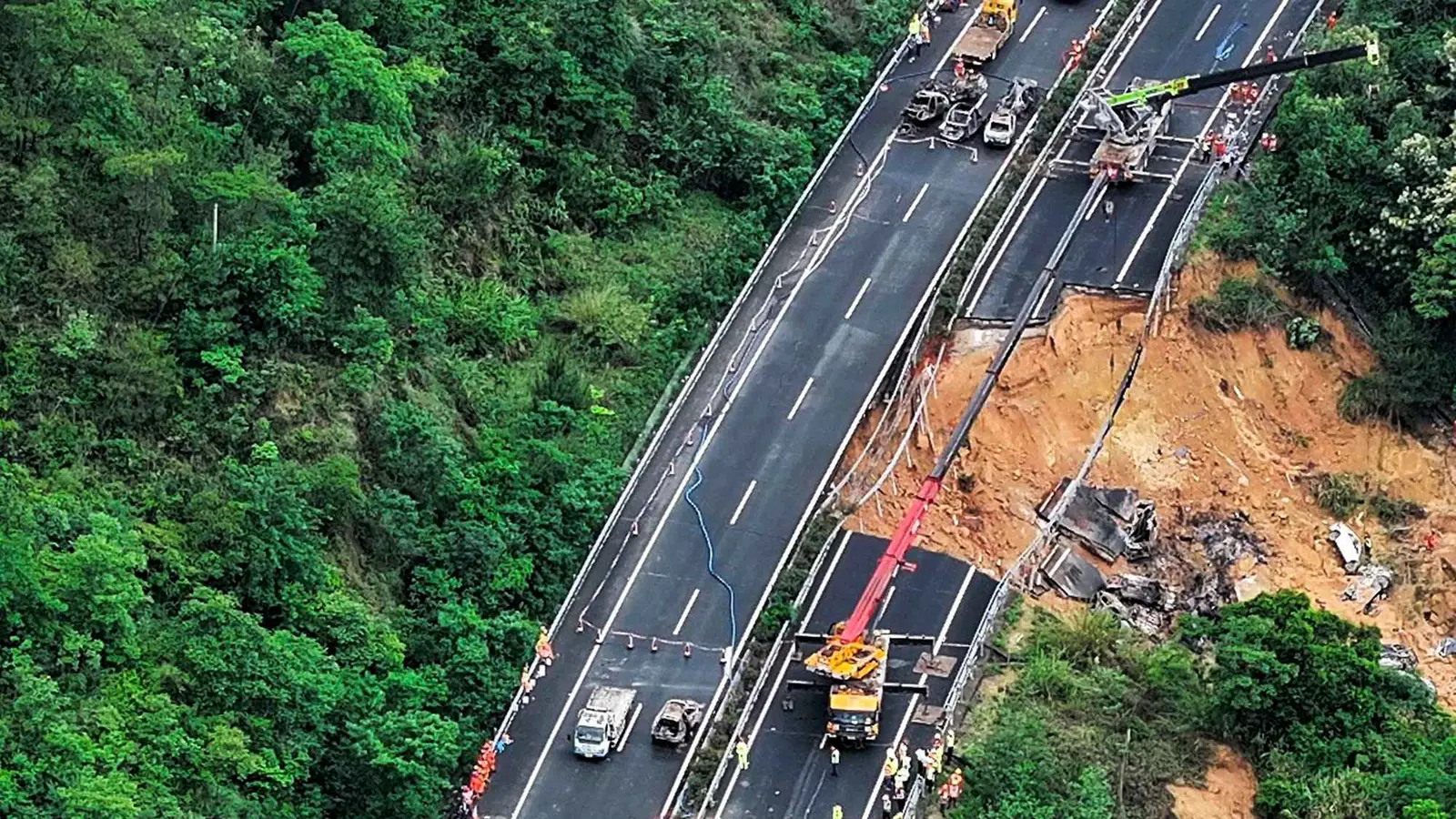 كوريا الجنوبية.. قتلى وجرحى في انهيار جسر قيد الإنشاء (فيديو)