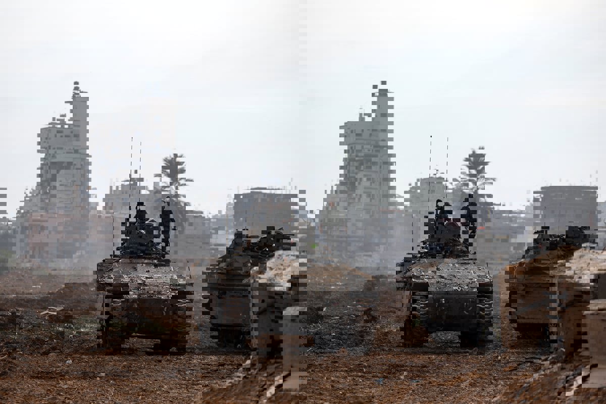 مقتل 6 جنود إسرائيليين في انفجار شاحنة ذخيرة (صور)