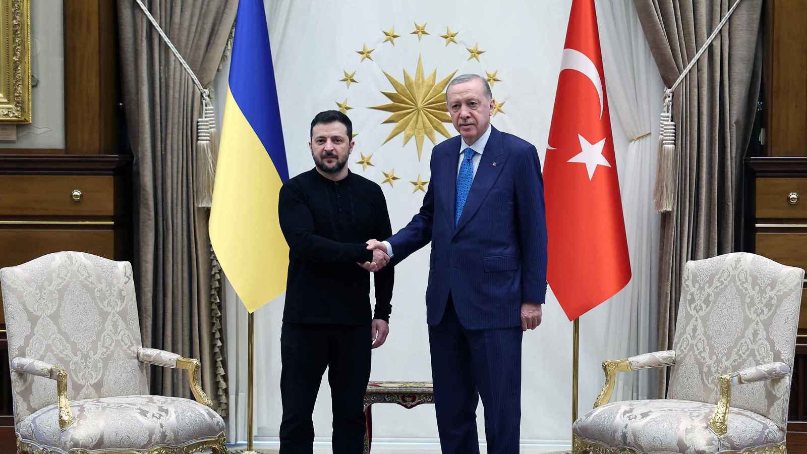 زيلينسكي يناقش مع أردوغان "اجتماع السلام" المقترح في إسطنبول