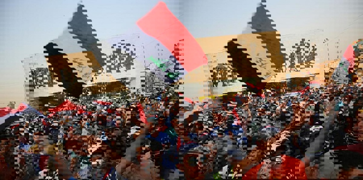 موظفون عراقيون في شركة نفط روسية يحتجون بالبصرة ضد تسريحهم