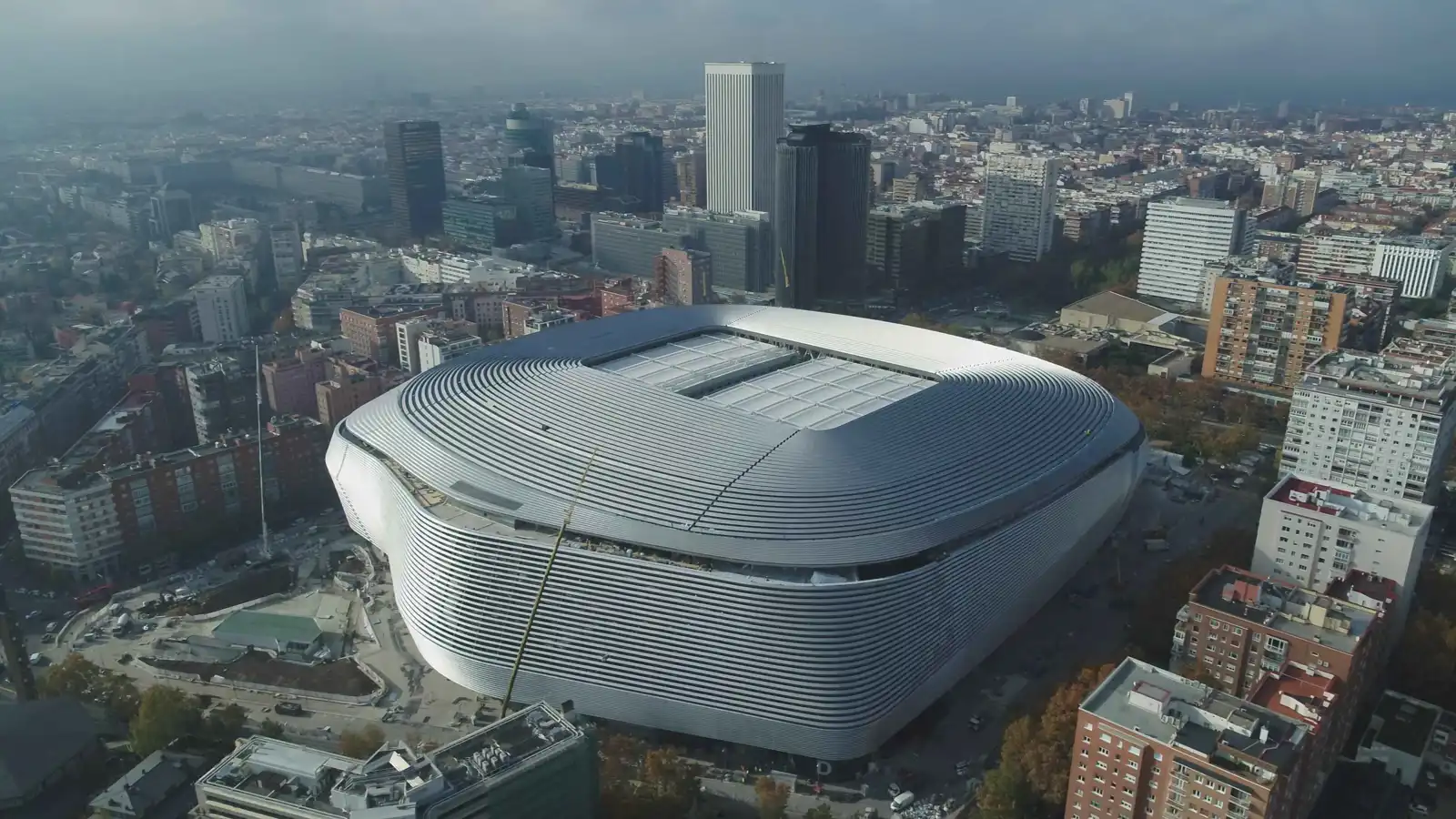 اختير لنهائي مونديال 2030.. لماذا تفوق البرنابيو على كامب نو؟ (فيديو إرم)