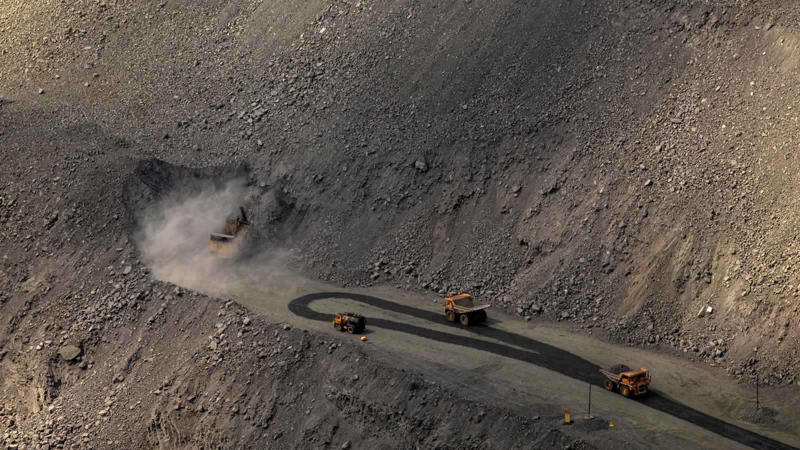 على "طبق من معادن".. هل يقدم ترامب الأراضي الأوكرانية هدية لبوتين؟