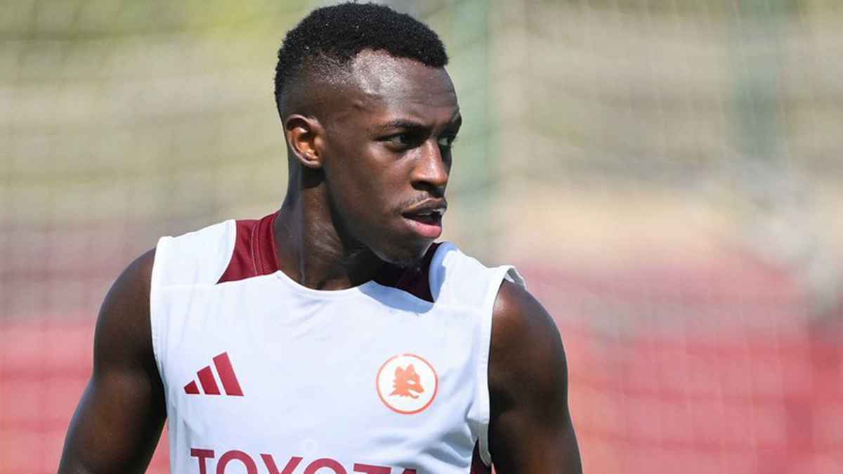 مع أنباء ارتباطه بالاتحاد والنصر.. مفاجأة حول وضعية سعود عبد الحميد في روما