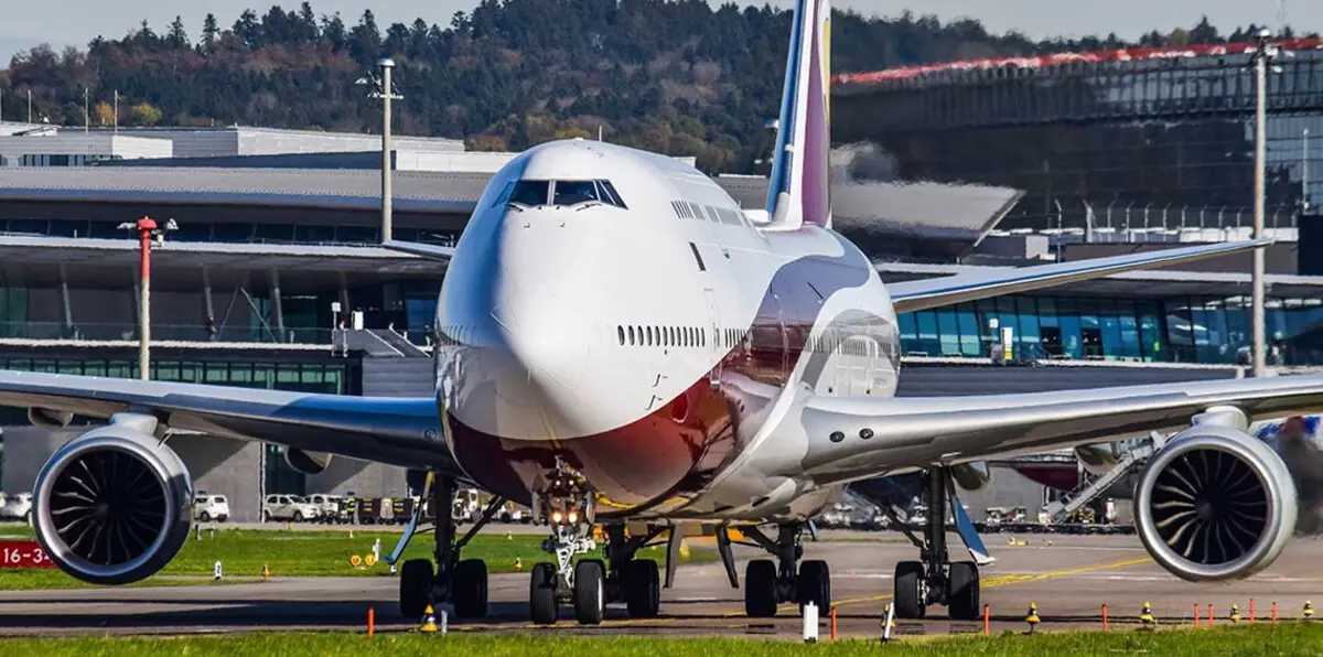 كيف علق ضاحي خلفان على إهداء تميم طائرة "مستعملة" لأردوغان؟