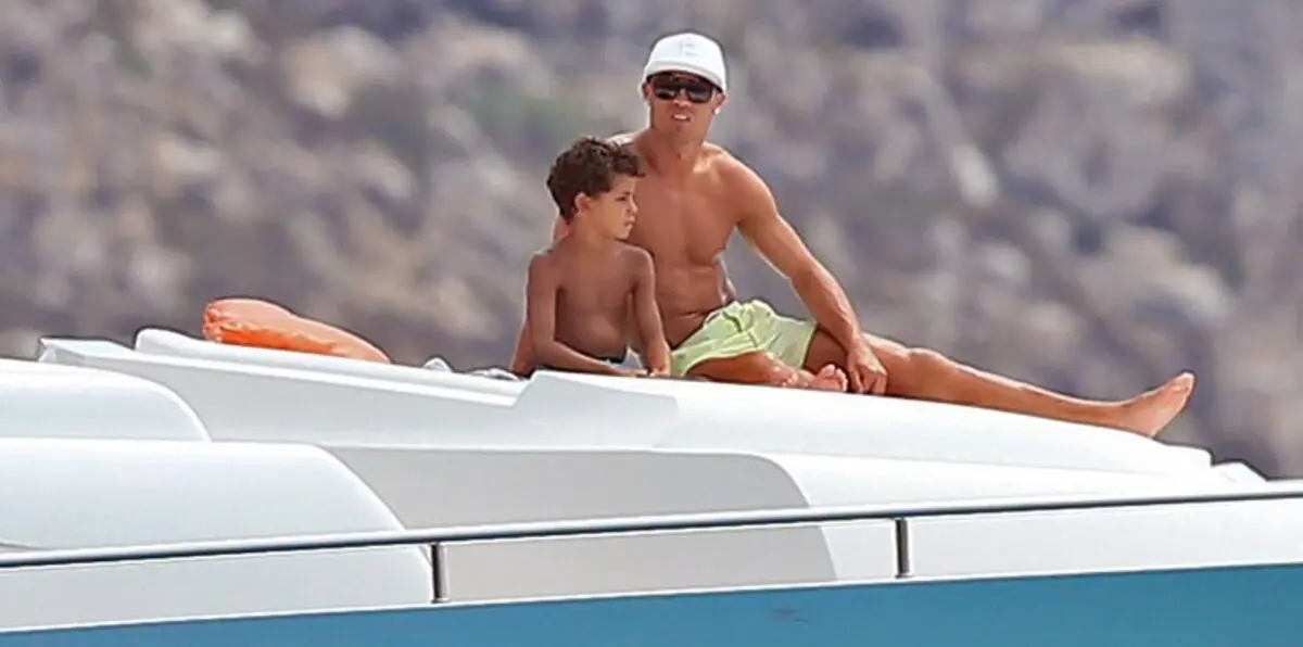 رونالدو يعلن وصول "الوحش" (صور)