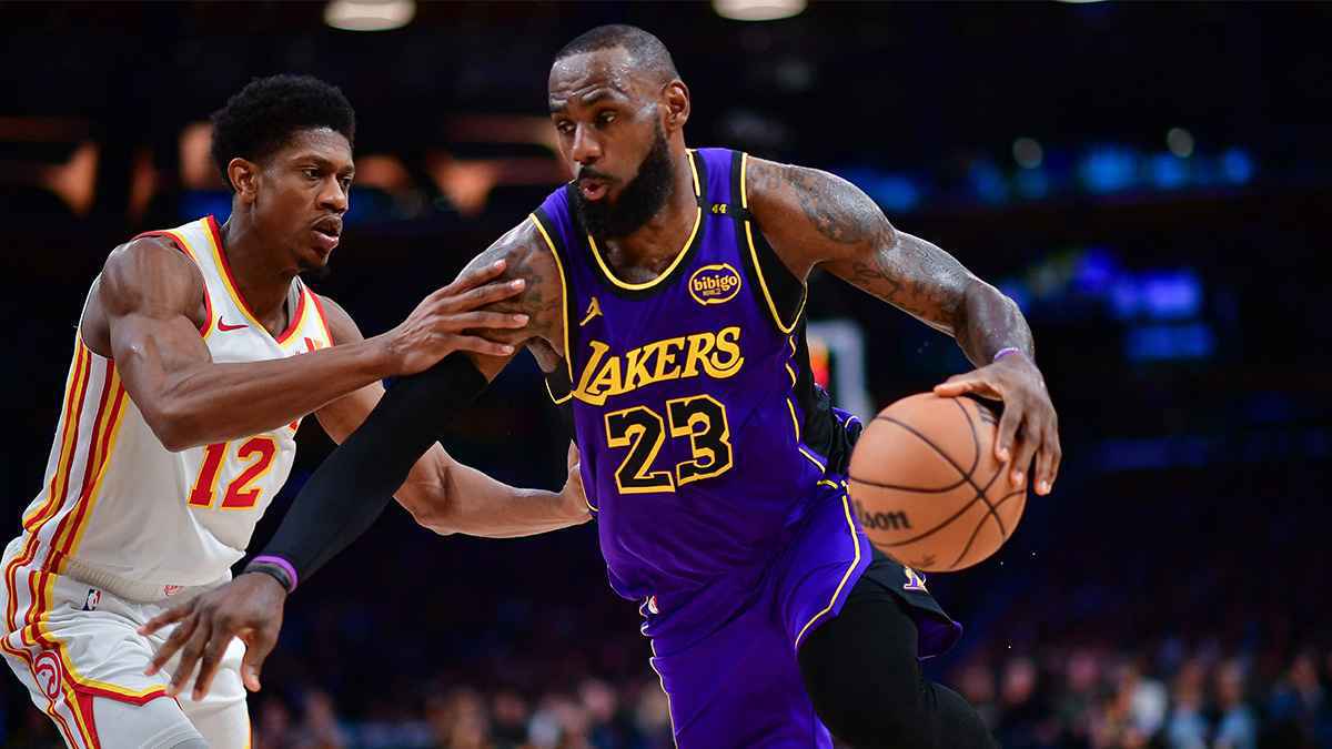 ليبرون جيمس يحطم رقما قياسيا لمايكل جوردان بدوري السلة الأمريكي