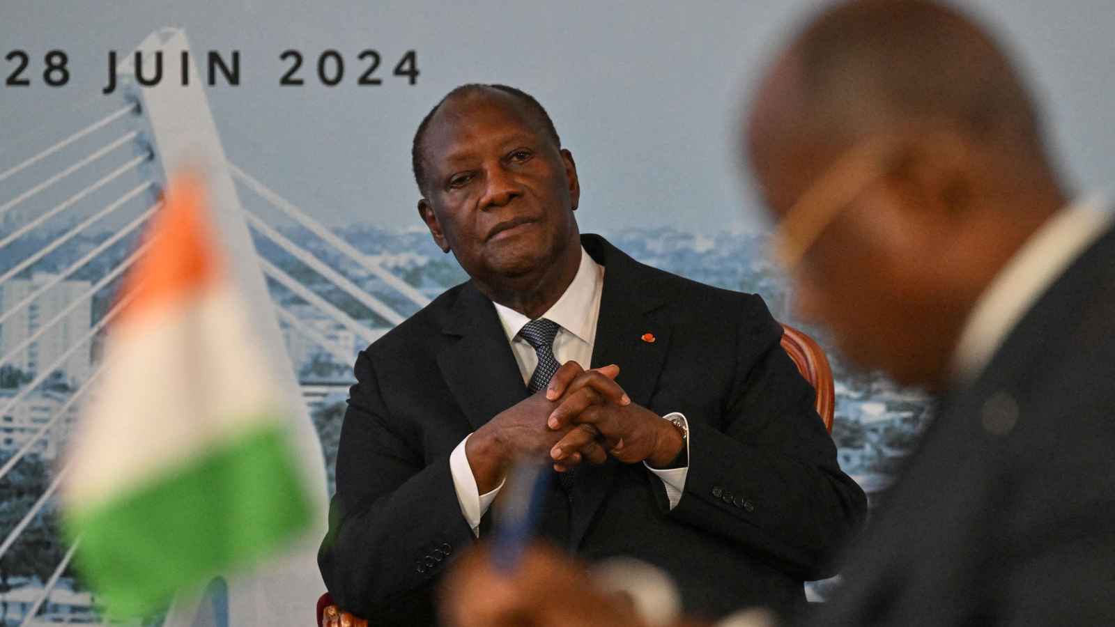 مع اقتراب "رئاسية" ساحل العاج.. واتارا يغازل وزراء سابقين بمناصب مهمة