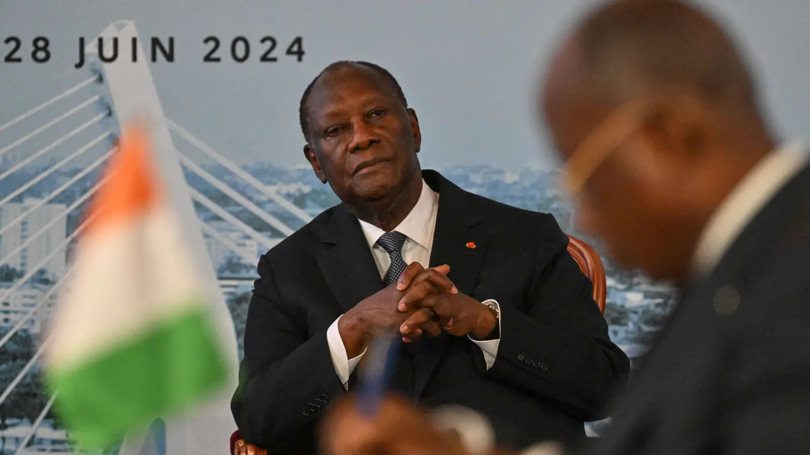 مع اقتراب "رئاسية" ساحل العاج.. واتارا يغازل وزراء سابقين بمناصب مهمة