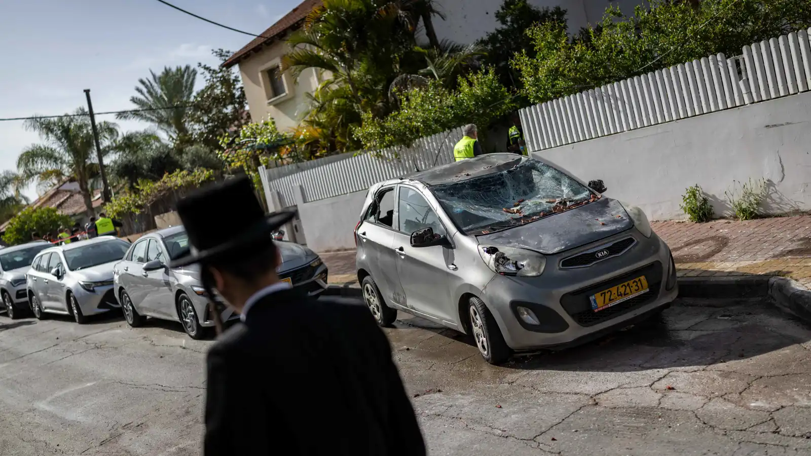 إيران تطلق 4 رشقات صاروخية نحو إسرائيل.. وتضرر مبان في تل أبيب (فيديو)