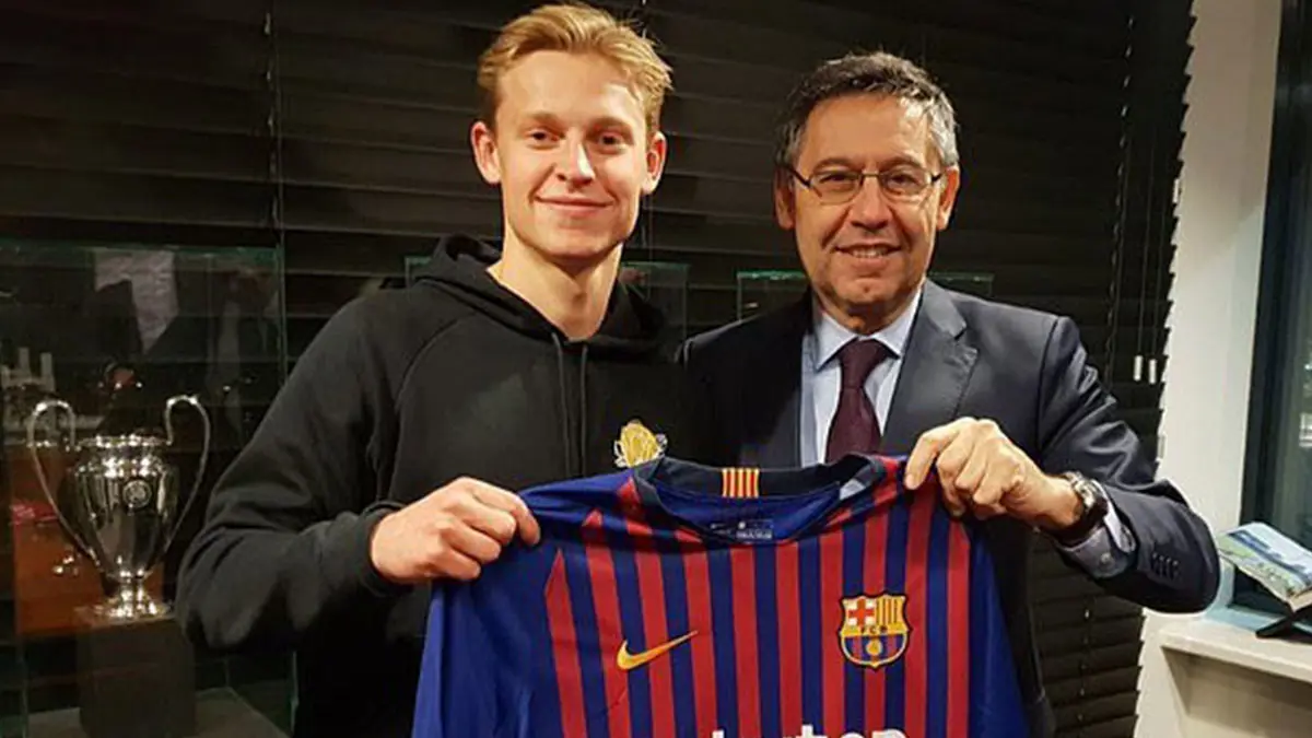 هل تؤثر صفقة ضم دي يونغ إلى نادي برشلونة على أسعار سوق اللاعبين؟