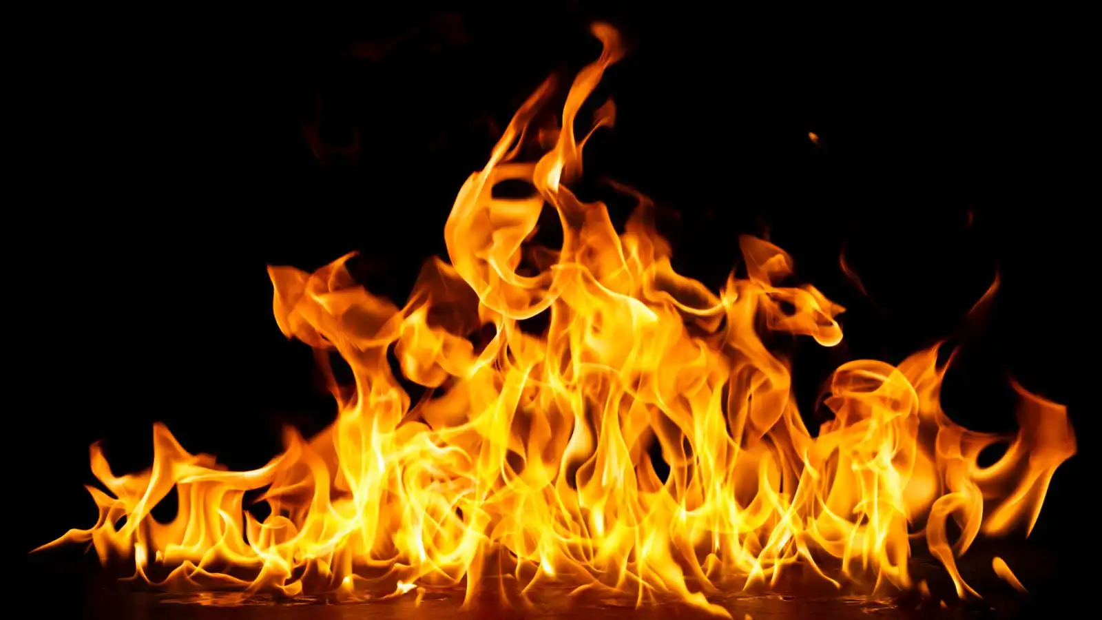 "واقعة مرعبة".. نيران غامضة تلاحق عائلة تركية (فيديو)