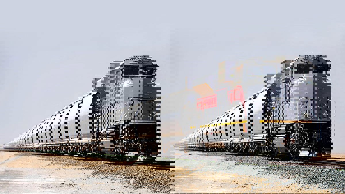 شبكة سكك الحديد الإماراتية تشق طريقها نحو صحاري الخليج (فيديو)