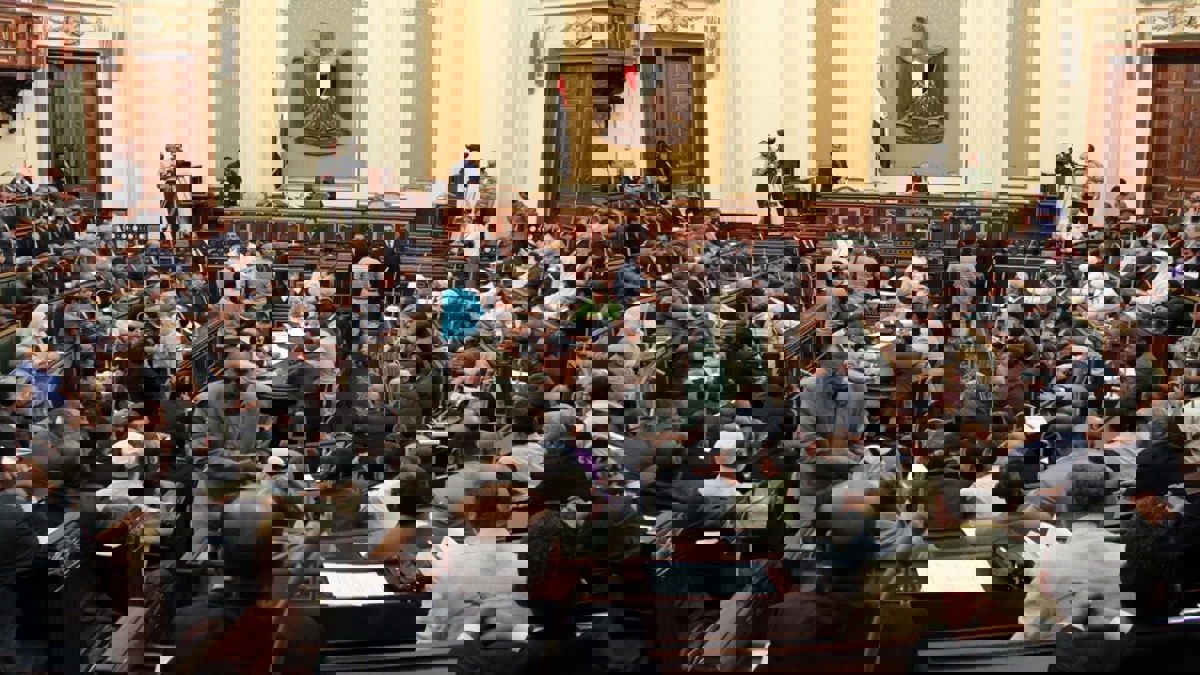 البرلمان المصري يقر بشكل نهائي قانون الضريبة على الدخل