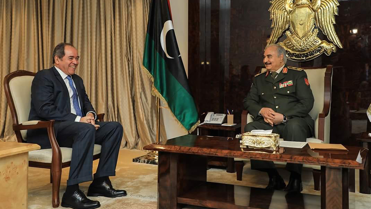 حفتر يتلقى دعوة رسمية لزيارة الجزائر من الرئيس تبون