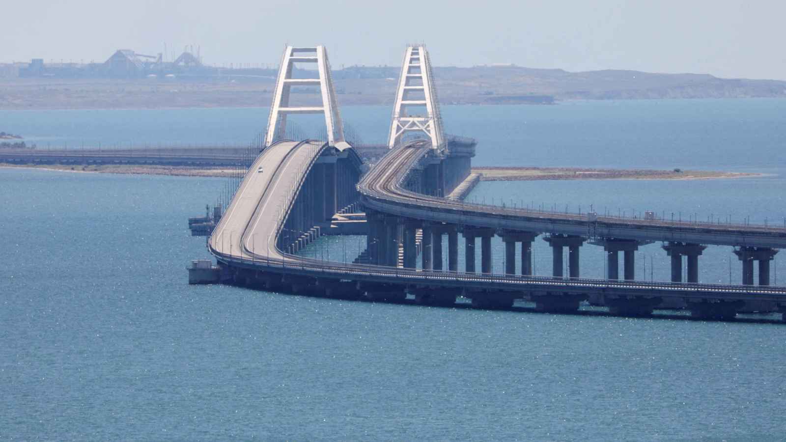 روسيا تعلن إحباط مخطط أوكراني لتفجير جسر القرم