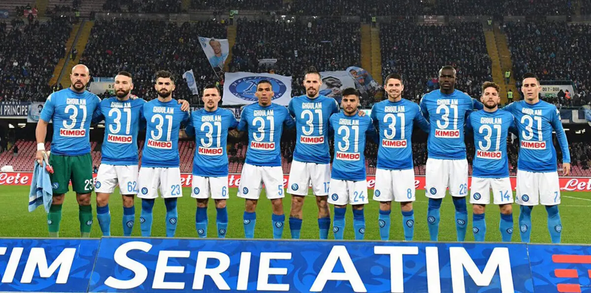 لاعبو نابولي الإيطالي يدعمون الجزائري فوزي غلام قبيل انطلاق مباراتهم أمام لاتسيو (فيديو)‎