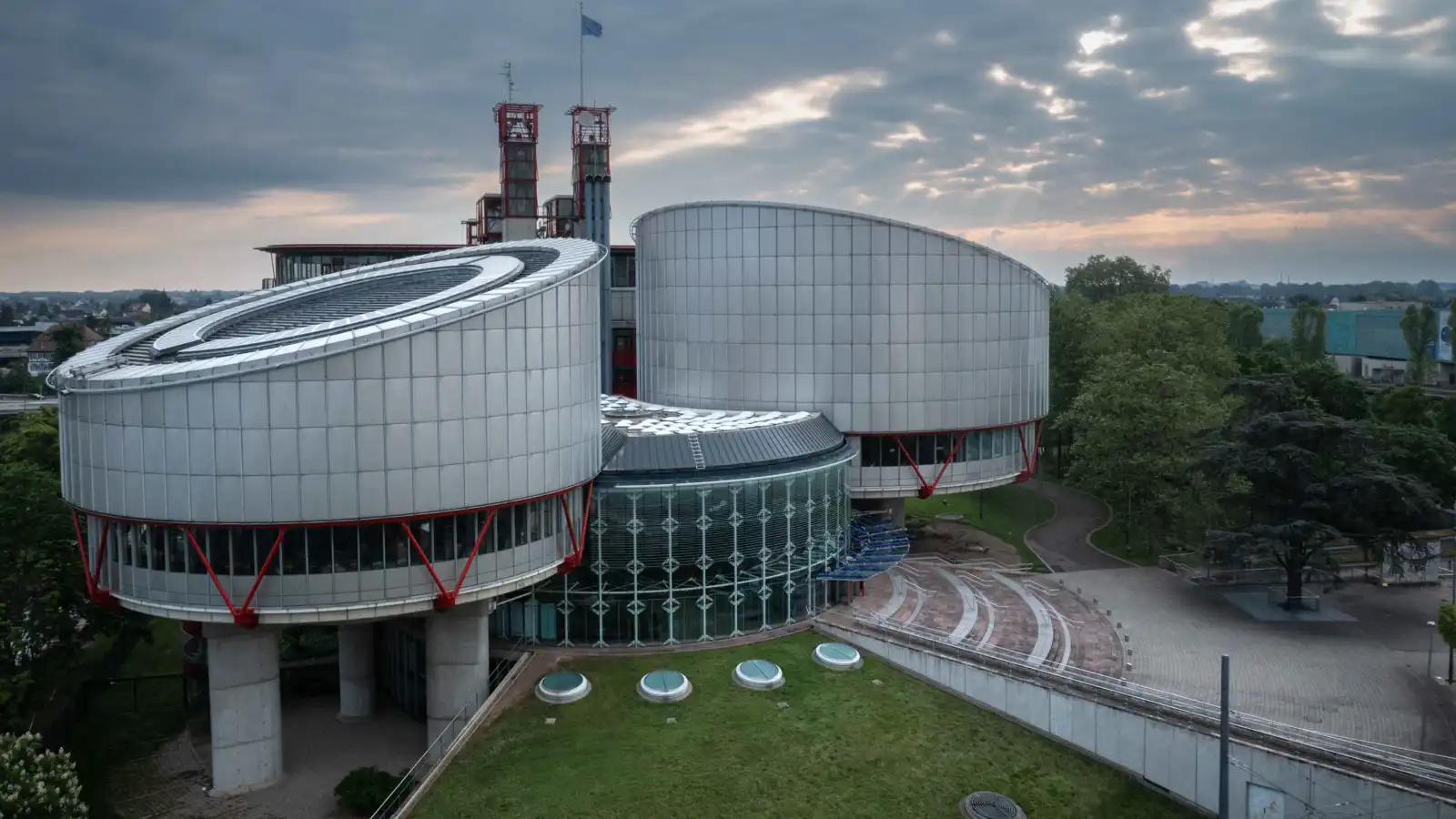 المحكمة الأوروبية توقف ترحيل النمسا مهاجرين إلى سوريا