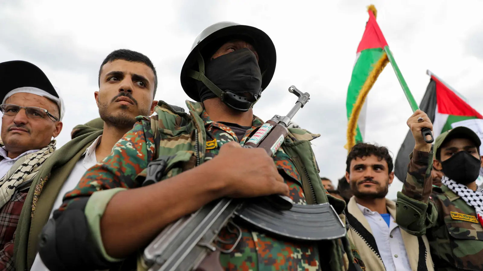 الحوثيون يعتقلون فناناً يمنياً لأدائه أغاني وطنية