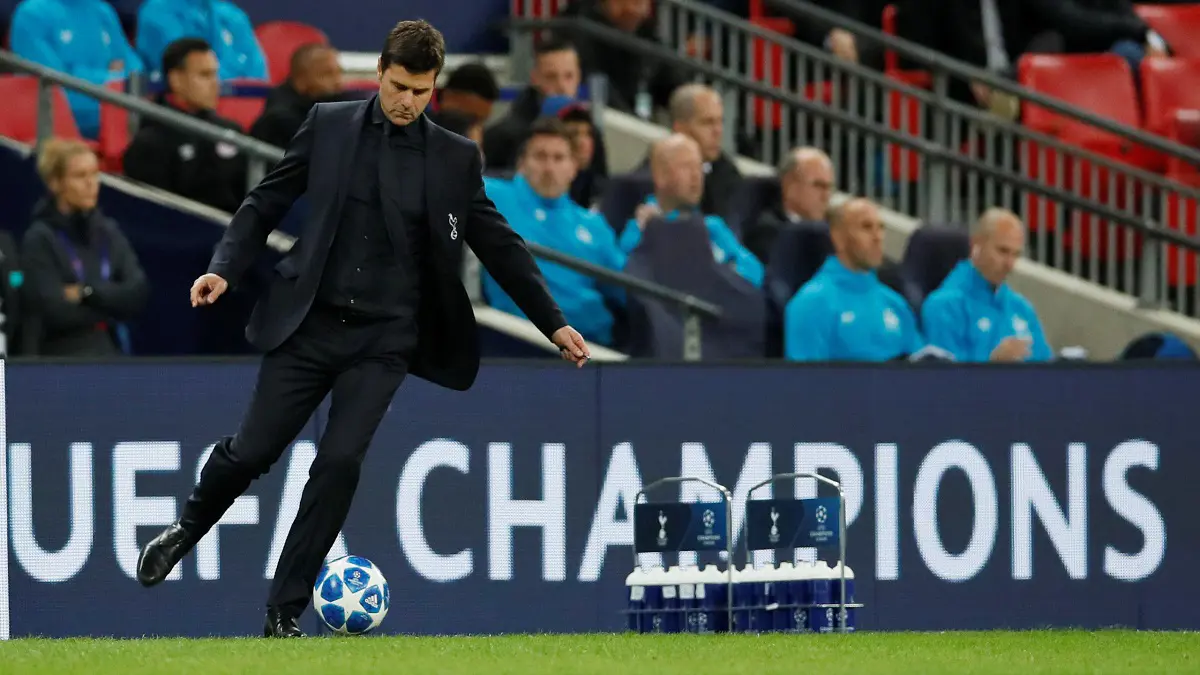 ماوريسيو بوكيتينو مدرب توتنهام يتحدى نادي برشلونة