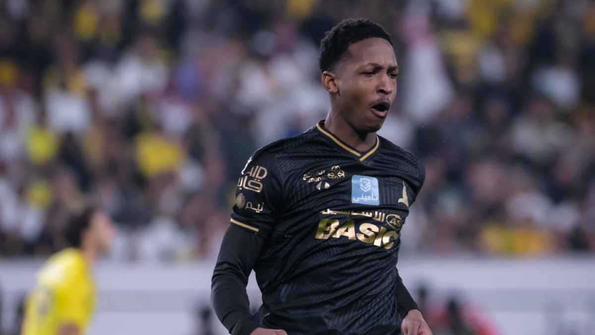 المفاوضات رسمية.. الخليج يحدد سعر بيع مراد هوساوي إلى الهلال السعودي