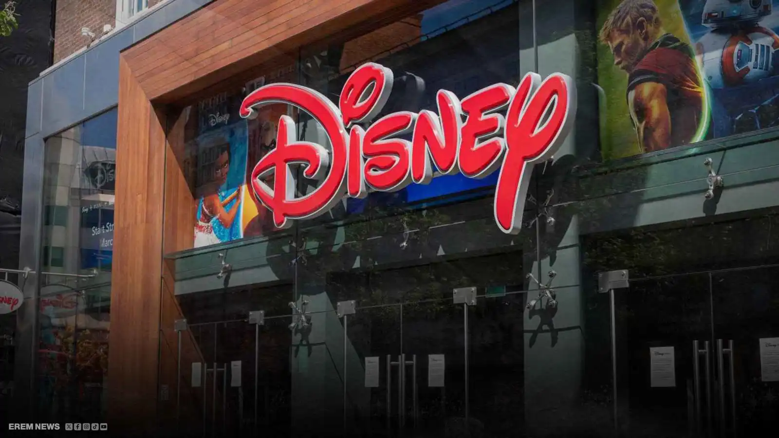 صخرة دعائية تنحرف عن مسارها.. مشهد كاد يتحول لكارثة (فيديو إرم)