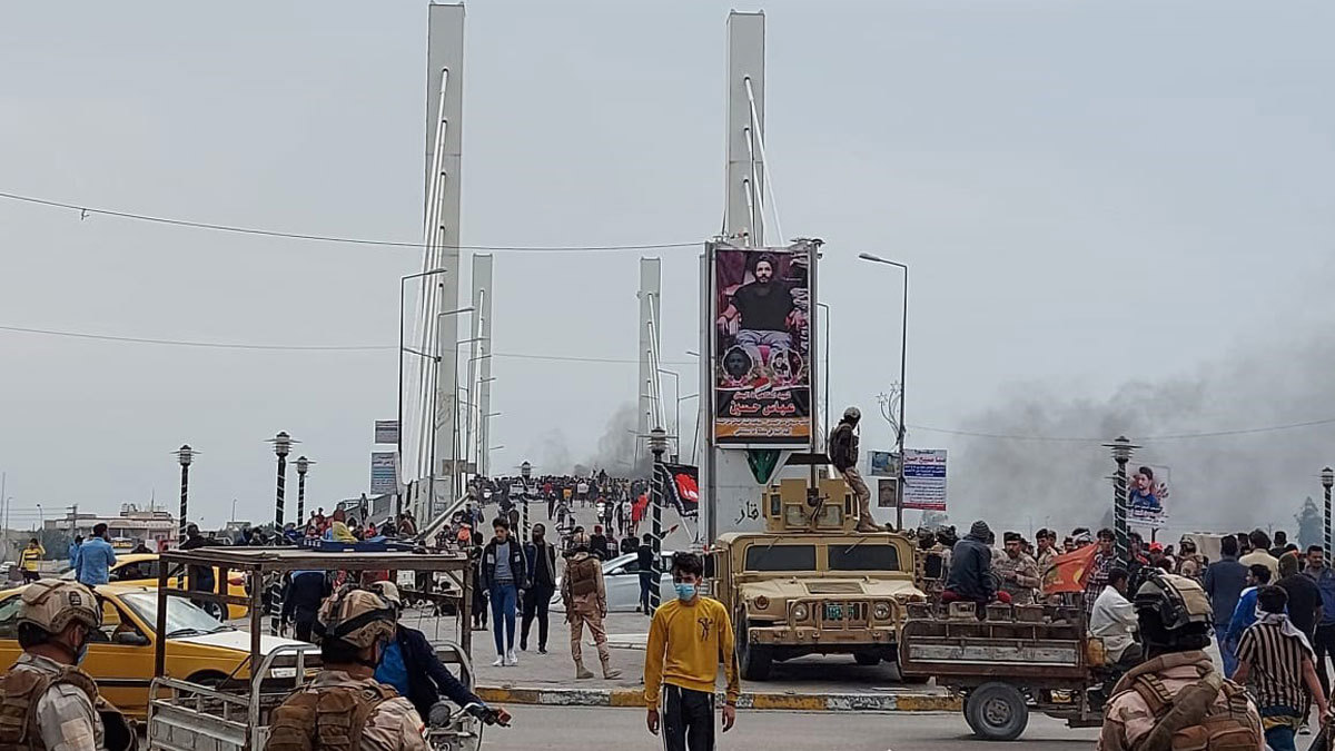 العراق.. جرحى جراء صدامات بين المتظاهرين وقوات الأمن في محافظة ذي قار (فيديوهات)