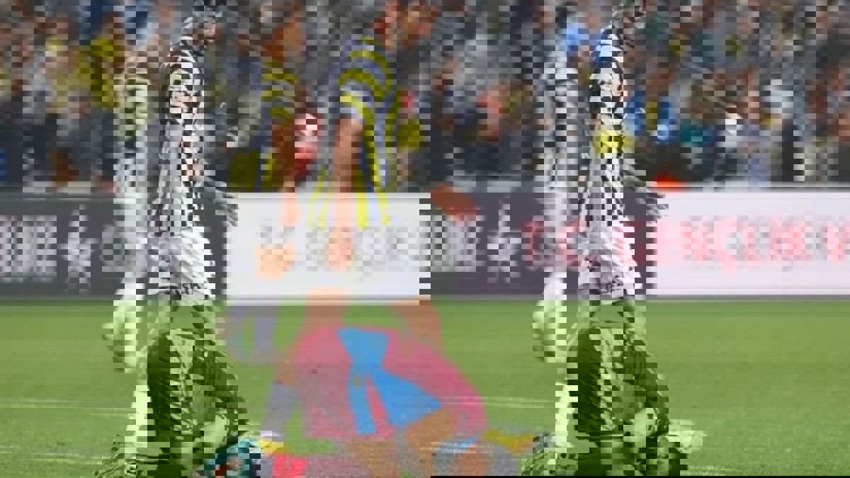 طرابزون سبور يدين بصق ساميت أكايدين لاعب فنربخشة على محمود تريزيغيه خلال سجوده (صورة)