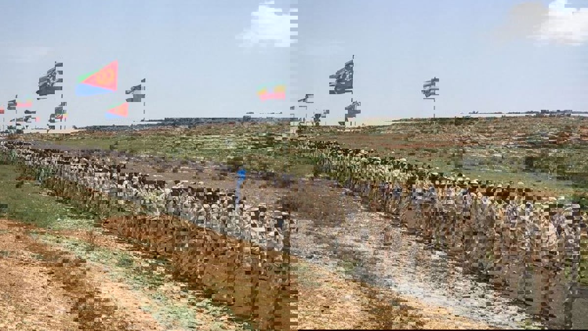 أنباء عن تعبئة عامة في إريتريا مع استئناف القتال بالجارة إثيوبيا