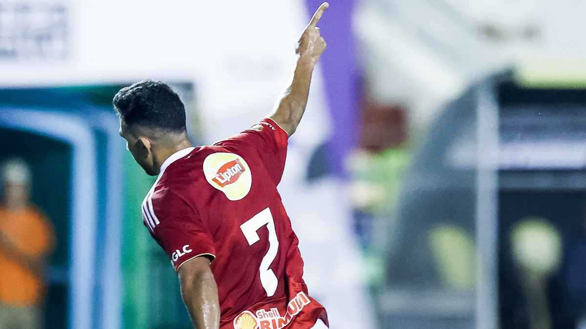 أغلقوا أفواهكم.. احتفال غاضب من تريزيغيه بعد أول هدف مع الأهلي (فيديو)